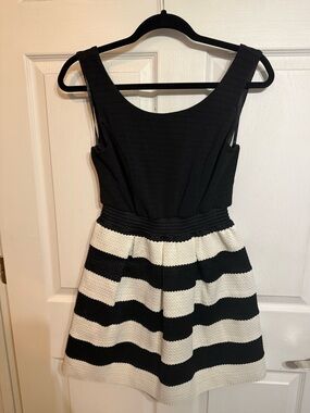 Lily Rose Black & White Striped Fit-and-Flare Dress size 7